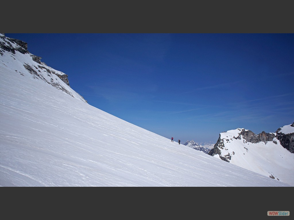 Rechts im Hintergrund, die Hohe Fürleg (2.943 m), eigentlich eine eigene Skitour.