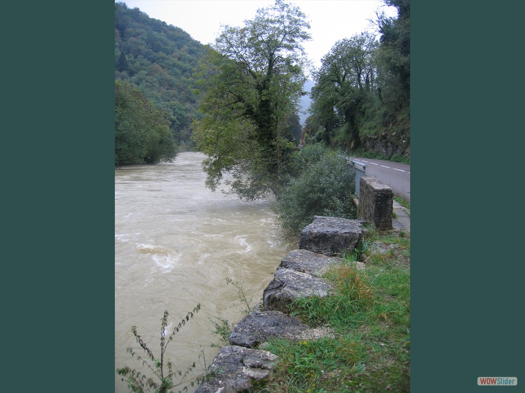 Emergence du Gouron - La Loue bei Regen (Okt. 2006)